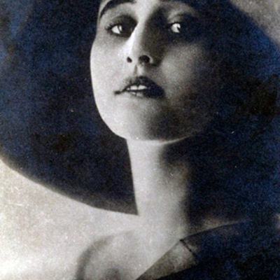 Timeline: Вера Холодная