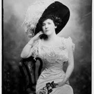 Timeline: history of fashion