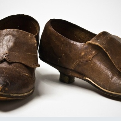 Timeline: Shoes in the 1800's