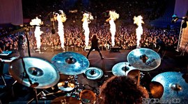 Timeline: Amar la música dejando caer dos palos para fabricar el sonido perfecto