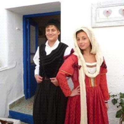 Timeline: Παραδοσιακές φορεσιές της Πάρου