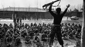 Timeline: Grupos la margen de la ley