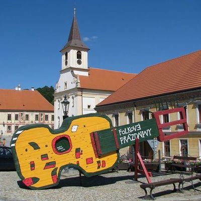 Timeline: Folkové prázdniny  2014