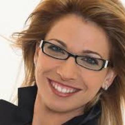 Timeline: Biografía profesional Lola Hernández