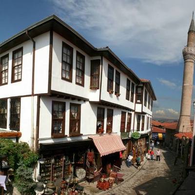 Timeline: Pirinçhan'ın Tarihi