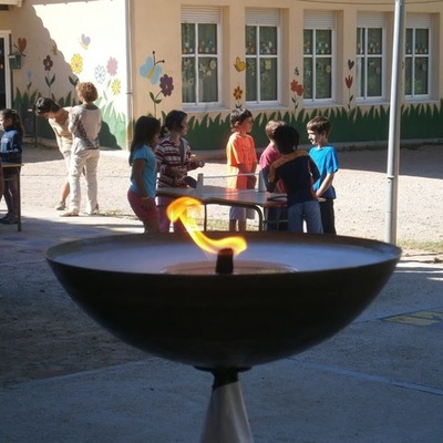 Timeline: LES OLIMPIADES A L'ESCOLA JOSEP GRAS