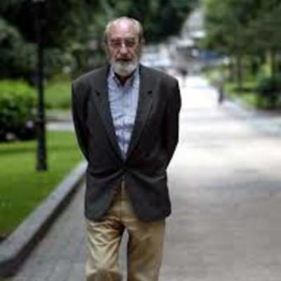 Timeline: Vida de Ángel González