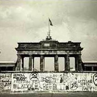 Timeline: Vigtige begivenheder i Den Kolde Krig fra 1945 til 1961.