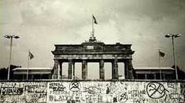 Timeline: Vigtige begivenheder i Den Kolde Krig fra 1945 til 1961.