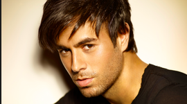 Timeline: Enrique Iglesias por Keli, Sarah, y Benjamin