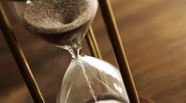 Timeline: Évolution des systèmes de mesure du temps.