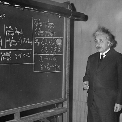 Timeline: Historia de Albert Einstein