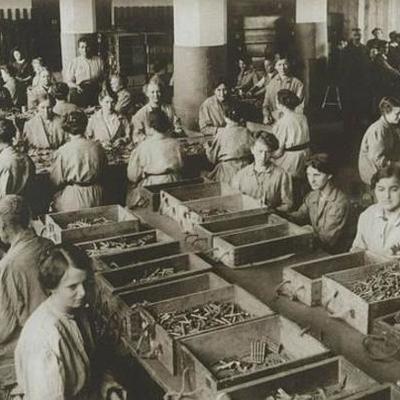 Timeline: La Memoria Colectiva y los Retos del Feminismo: Amelia Valcárcel