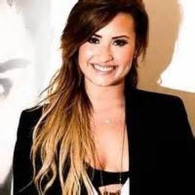 Timeline: Biografia : Demi Lovato
