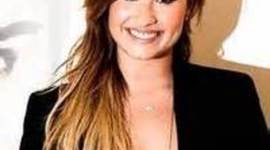 Timeline: Biografia : Demi Lovato