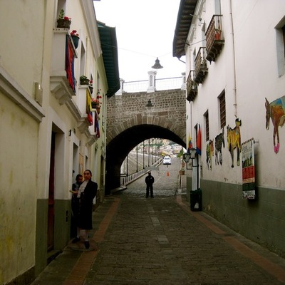 Timeline: RECORRIENDO LAS CALLES Y AVENIDAS DEL QUITO ANTIGUO Y MODERNO