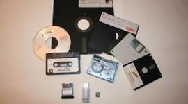 Timeline: Evolucion de los Dispositivos de Almacenamiento Externo