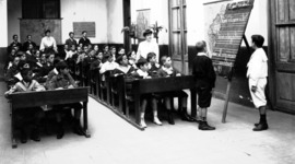 Timeline: Construcción histórica de la escuela y la niñez