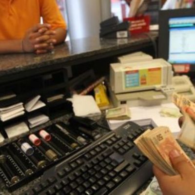 Timeline: Las idas y venidas del sueldo mínimo