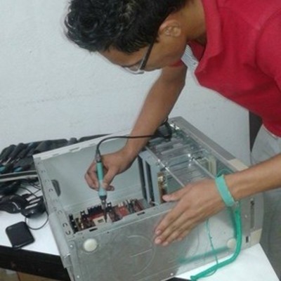 Timeline: arquitectura para la reparacion de equipos de computo