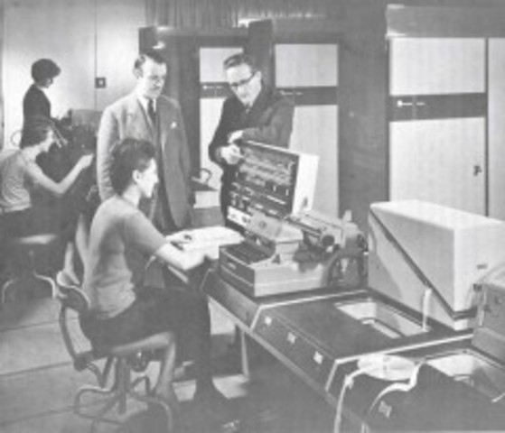 GENERACIONES DE LAS COMPUTADORAS timeline | Timetoast timelines