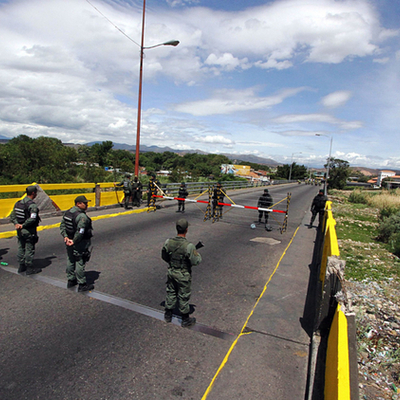 Timeline: Venezuela y Colombia: Un mes entre la tensión y la paz