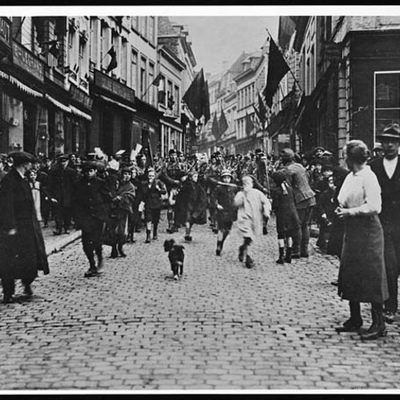 Timeline: Timeline with Attitude 1914-1929