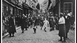 Timeline: Timeline with Attitude 1914-1929