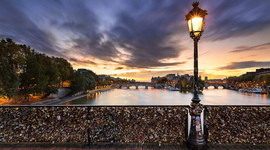Timeline: Pont Des Arts
