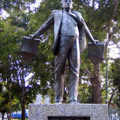 Timeline: Biografía de Miguel Ángel Asturias