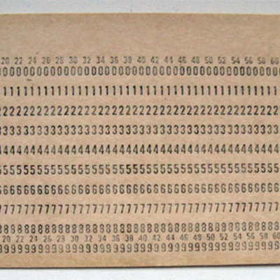 Timeline: Появилось программируемое оборудование обработки записей. Программное обеспечение этого времени поддерживало модель обработки записей на основе файлов. Для хранения данных использовались перфокарты.