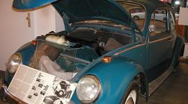 Timeline: Thomas's  how was the berlin wall built?