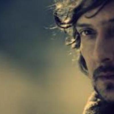 Timeline: Vida artistica de Leon Larregui