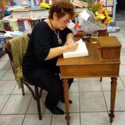 Timeline: Αφροδίτη Βακάλη