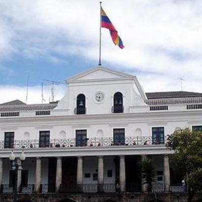 Timeline: LA POLITICA ECUATORIANA DESDE (1979-2015)