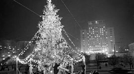 Timeline: Еволюція новорічної ялинки в Києві
