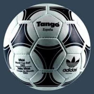 Timeline: Evolución del material deportivo..Balones de Futbol