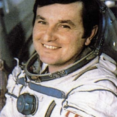 Timeline: Владимир Георгиевич Титов