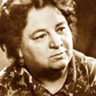 Timeline: Жизненный и творческий путь И.Токмаковой