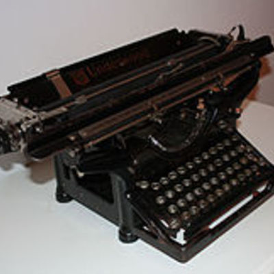 Timeline: EVOLUCION DE LA MAQUINA DE ESCRIBIR