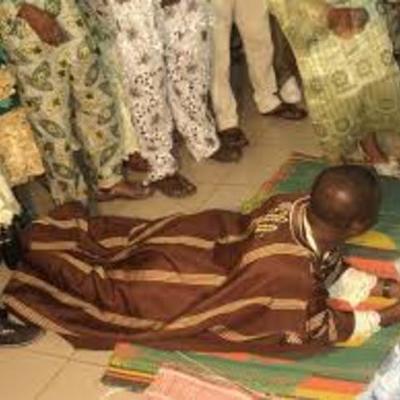 Timeline: Nigerian traditional marriage-yoruba culture (groom prostrating for blessings)