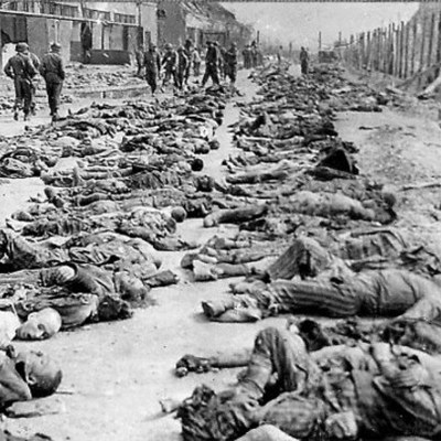 Timeline: Entre Bombas y Microfonos