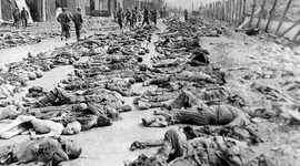 Timeline: Entre Bombas y Microfonos