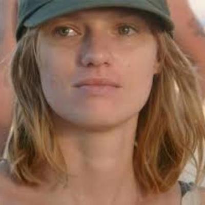 Timeline: יומנה של נינה