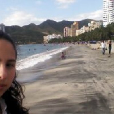 Timeline: Biografía_Claudia_Hernandez