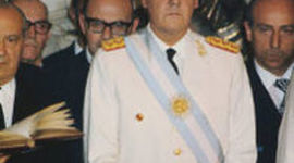 Timeline: gobiernos democraticos y dictaduras en Argentina