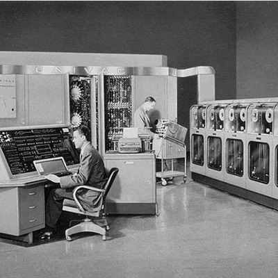 Timeline: Las primeras 5 generaciones de computadoras en la Historia.