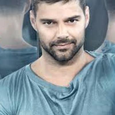 Timeline: LINEA DE LA VIDA DE RIKY MARTIN