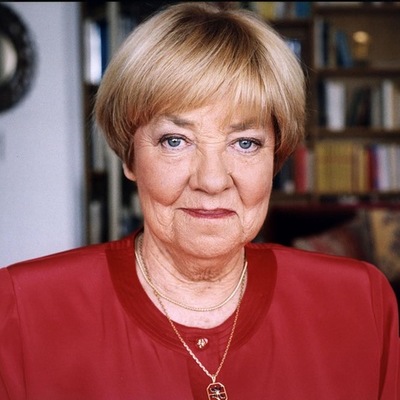 Timeline: Biografía de Maria Elena Walsh 1930-2011