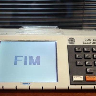Timeline: Evolução da urna eletrônica e dos eleitores no Brasil